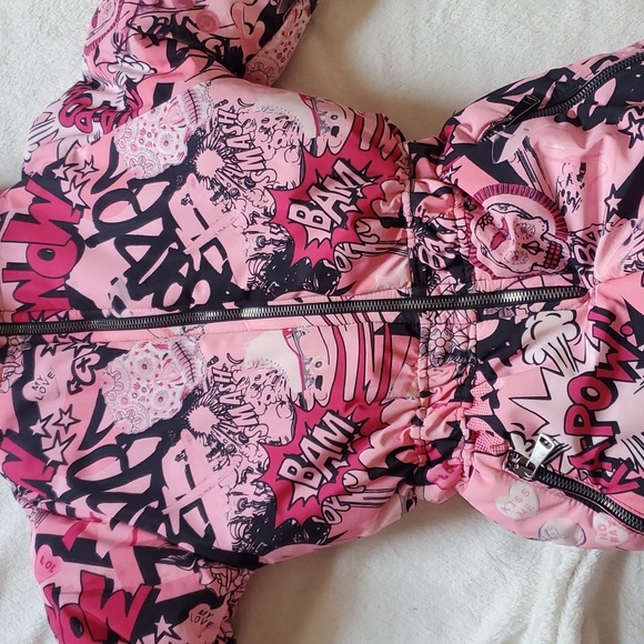 Pilguni girls pink and black snowsuit and gloves. - Picture 6 of 16